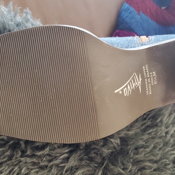 Artiva size 6.5 denim/leather combo heeled ankle boot - Picture 12 of 12